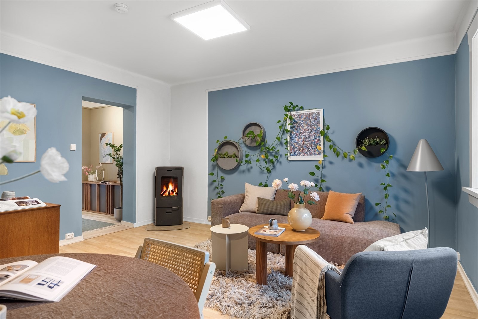 Drømmer du om en lys, gjennomført leilighet med tidløse materialvalg, hyggelige oppholdsrom og en lun atmosfære, midt i et veletablert og attraktivt nabolag? Galleribilde