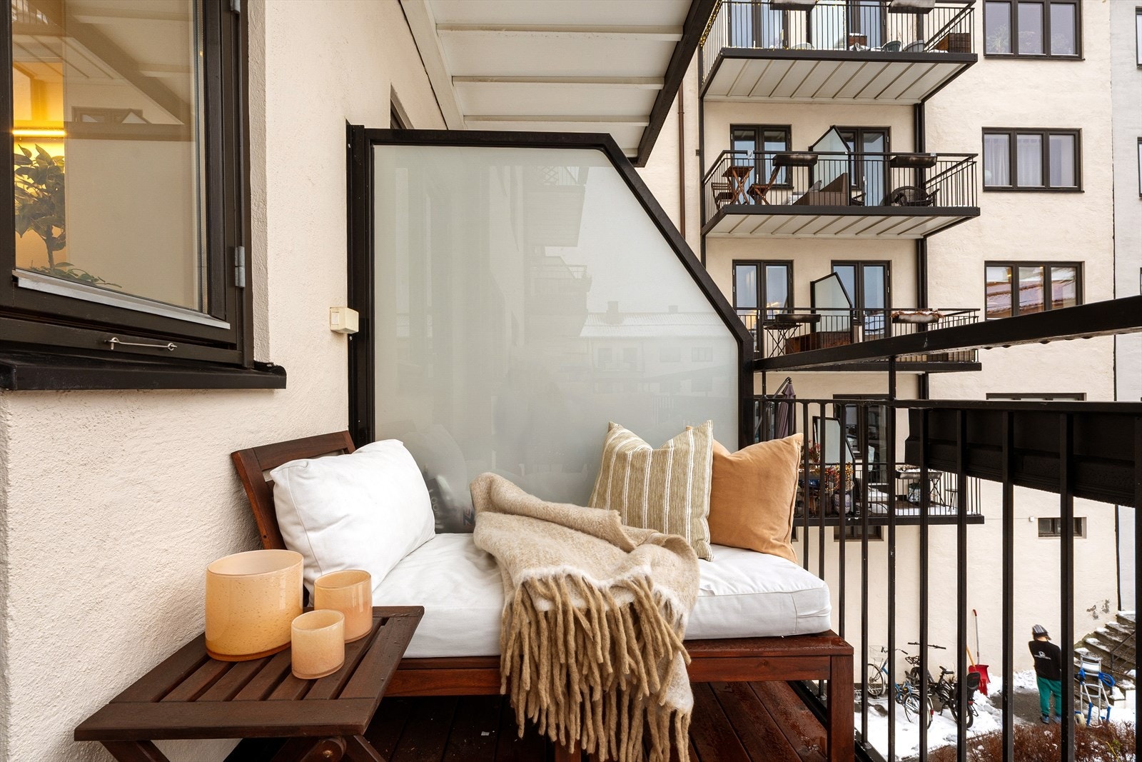 Sydøstvendt balkong på ca. 3,2 m² som vender mot rolig bakgård. Galleribilde