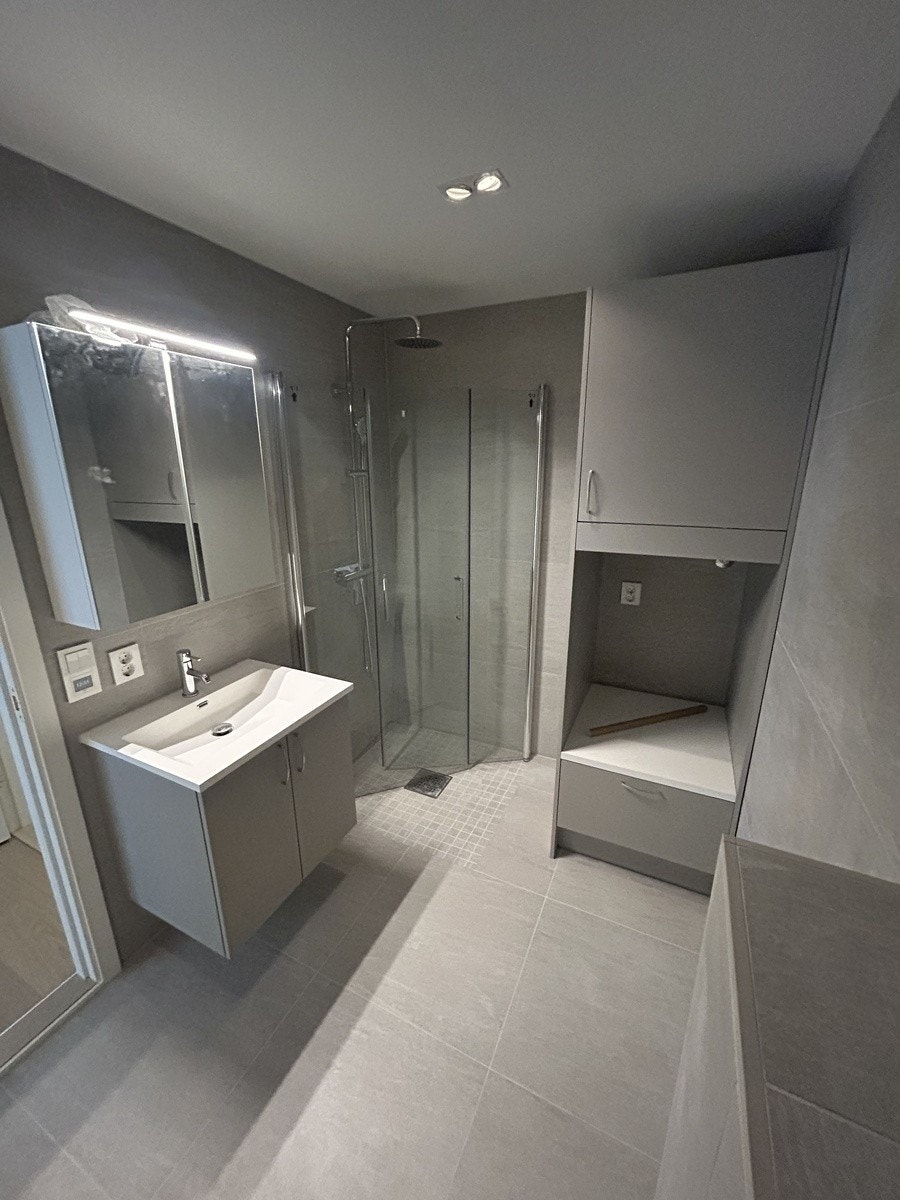 Nytt bad, ink. ny vaskemaskin som ikke vises på bildet. Galleribilde