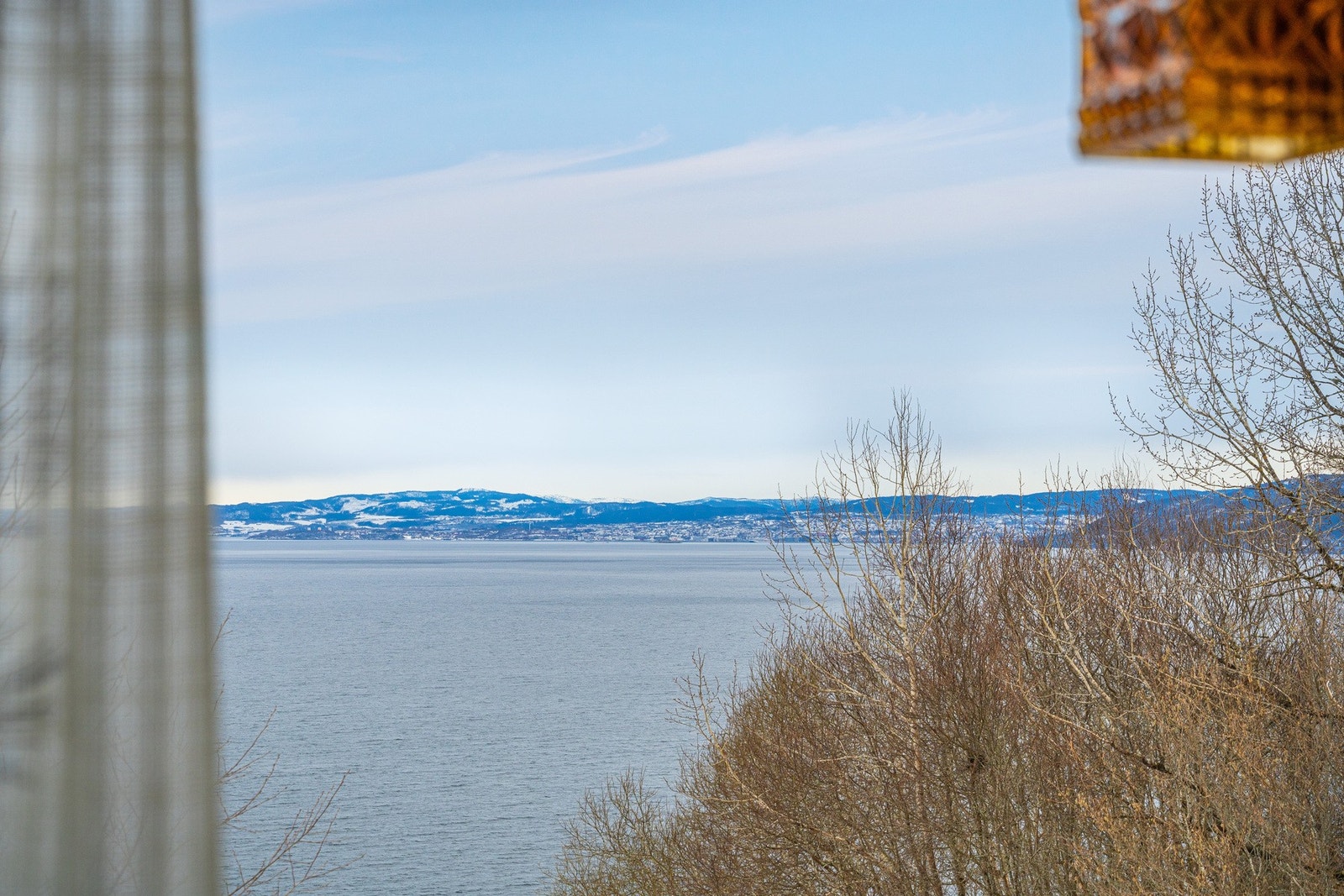 Trondheimsfjorden med Trondheim i bakgrunnen. Galleribilde