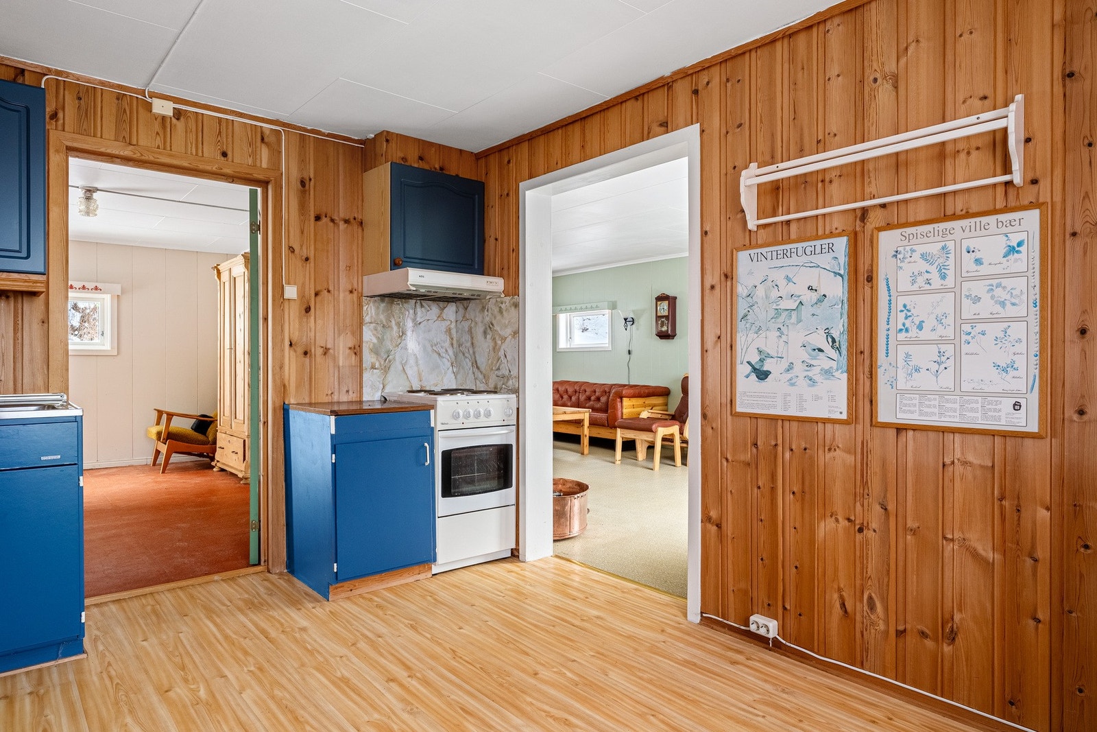 Kjøkken med utgang til gang og stue. Galleribilde