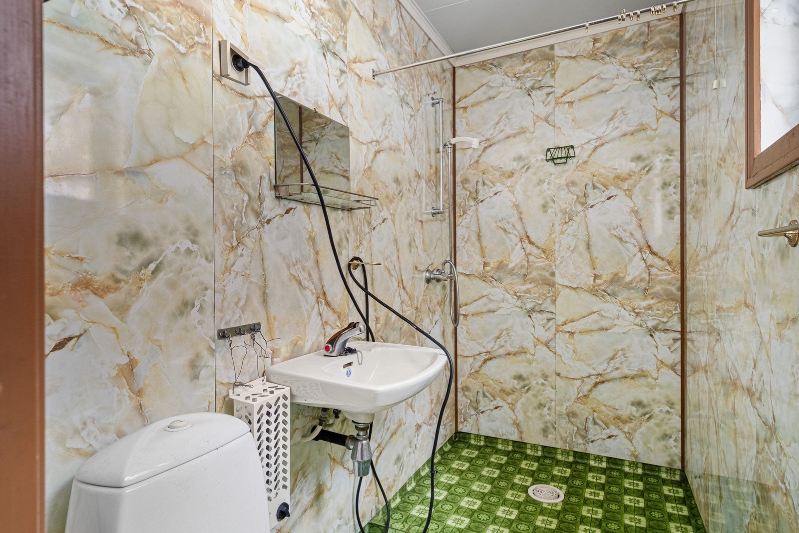 Baderom på 3 kvm. Det er p.t ikke tilkoblet vann i huset. Galleribilde