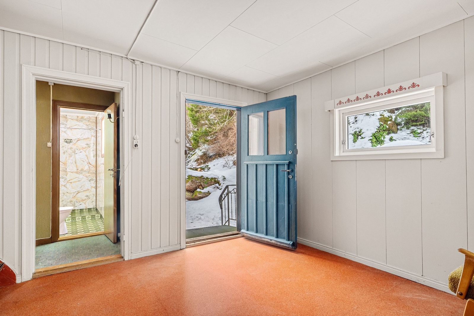 Romslig entré. Galleribilde