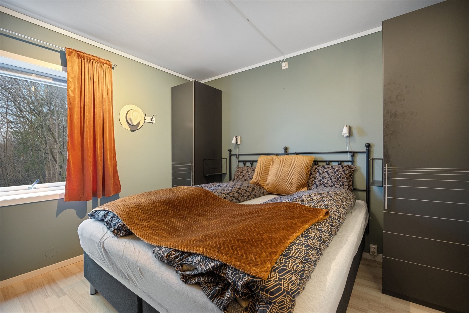 Leilighetens soverom er på 11,3 kvm og kan møbleres med dobbeltseng og annet ønskelig møblement. Galleribilde