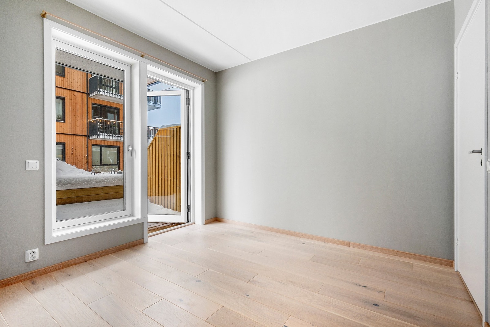 Fra soverommet har du direkte adgang til balkongen. Galleribilde