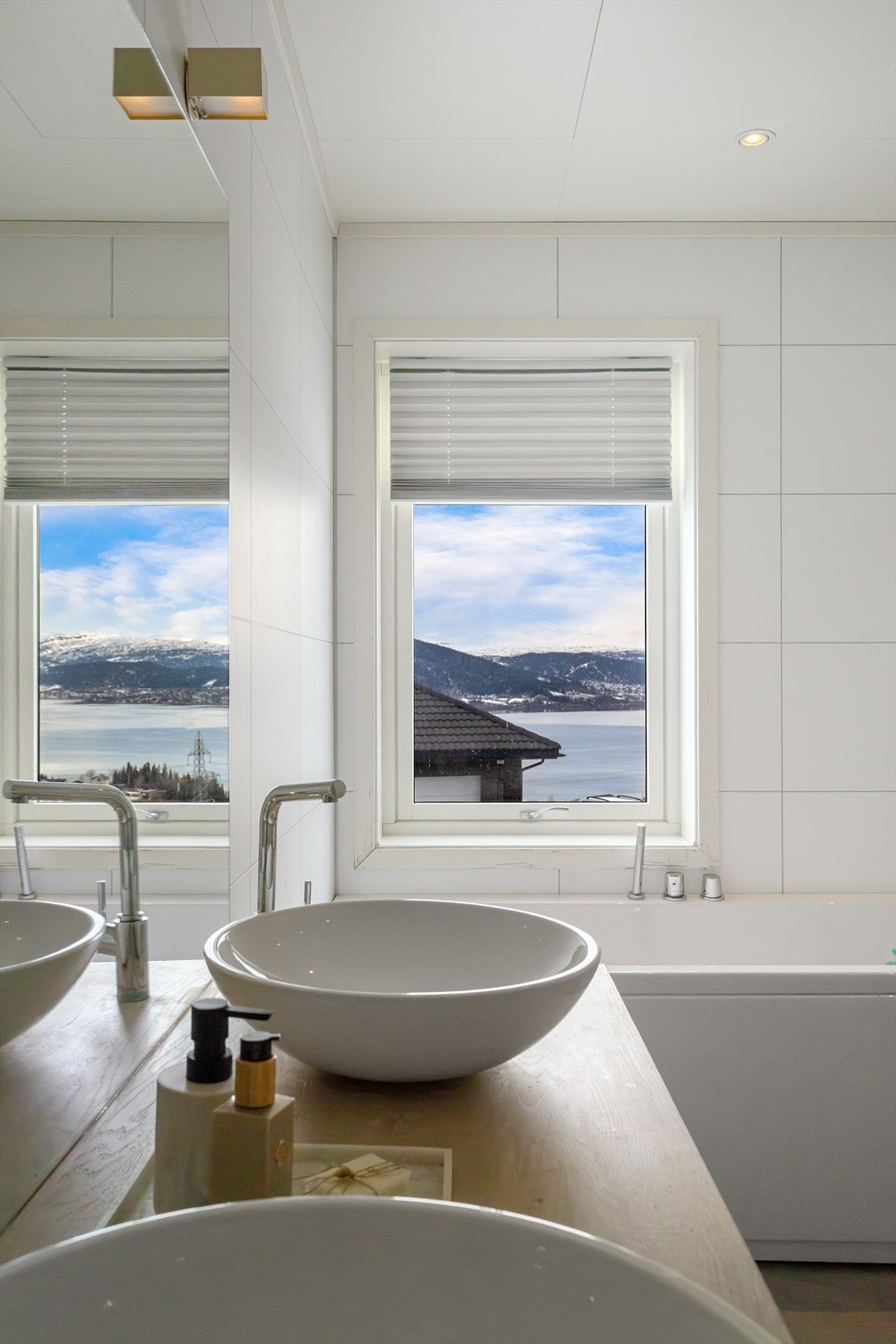 Utsikt fra badet. Kan ikke klage på det. Galleribilde