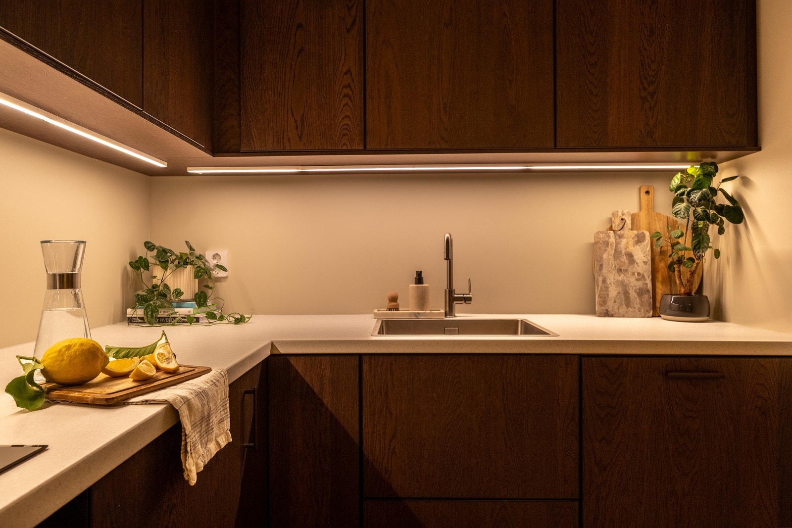 Integrerte hvitevarer gir kjøkkenet et godt helhetsuttrykk. Galleribilde