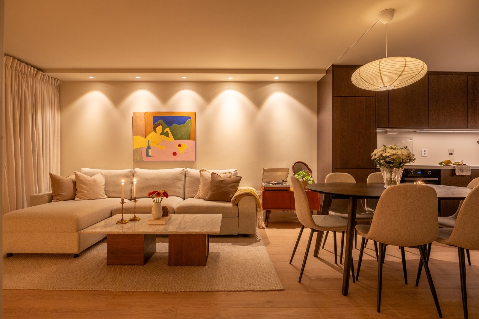 Sosial åpen planløsning gjør at man får optimal plassutnyttelse. Galleribilde