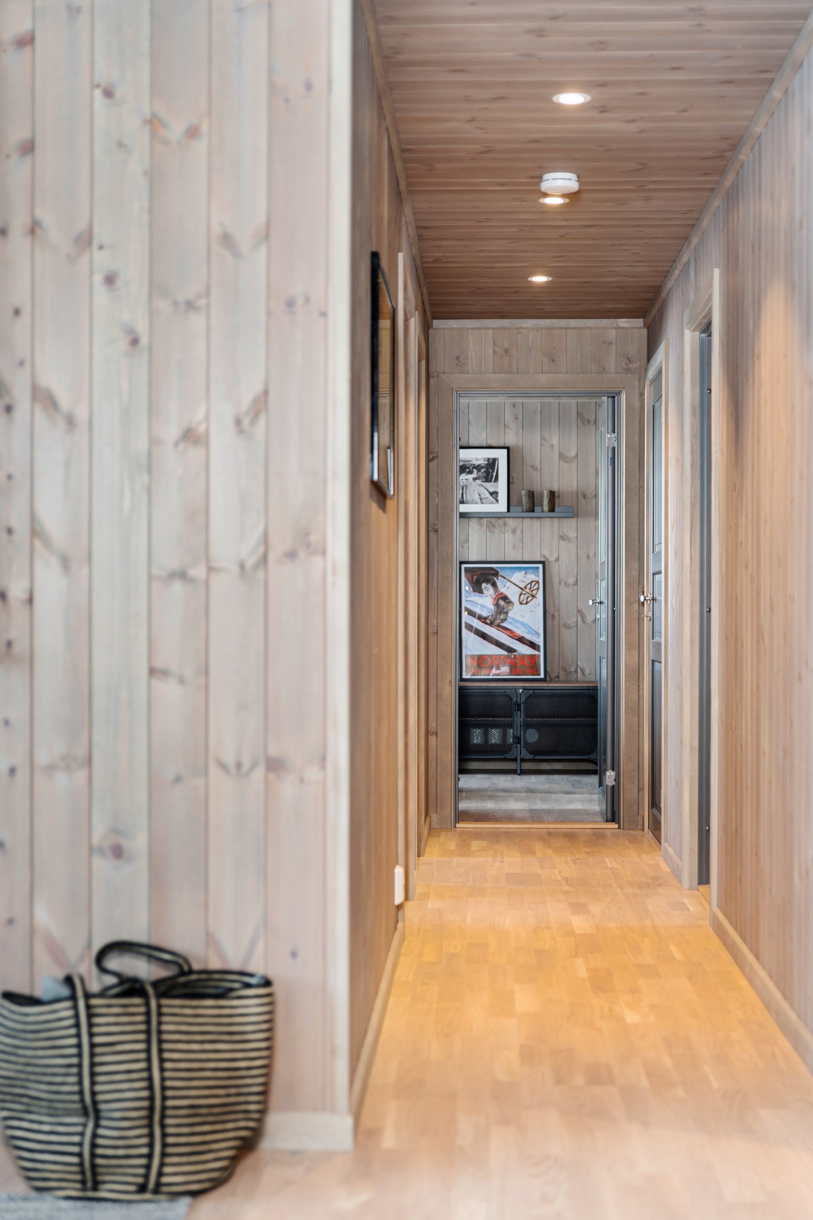 Interiørbilde fra en annen Snøhetta hytte Galleribilde