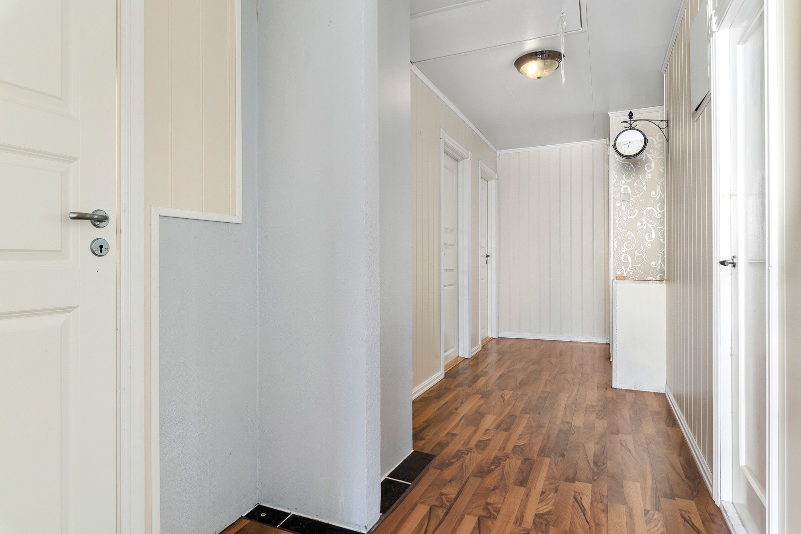 Her finner du tre romslige soverom, en loftstue, et bad og en bod. Galleribilde