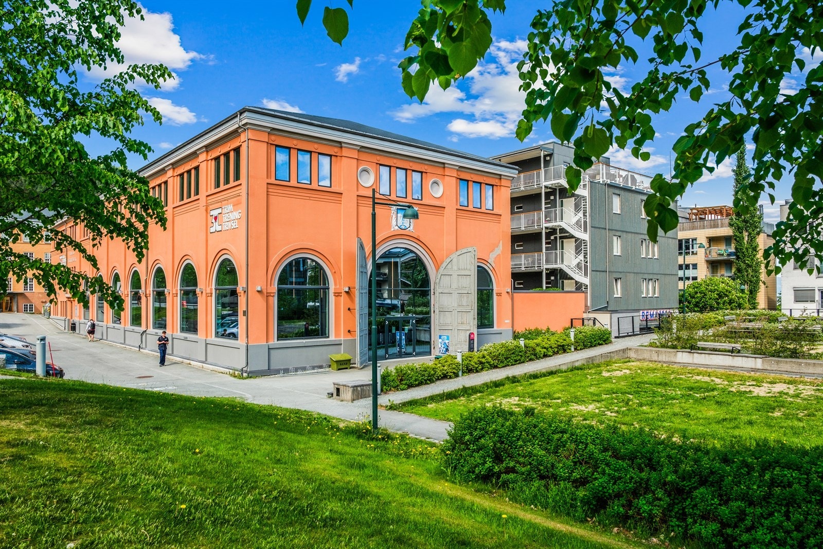 Du har også enkel tilgang på Trondheims kanskje tøffeste treningssenter, nemlig 3T Ilsvika. Et av Europas mest spektakulære treningssenter, med alt du trenger til både gruppetrening og egentrening. Galleribilde