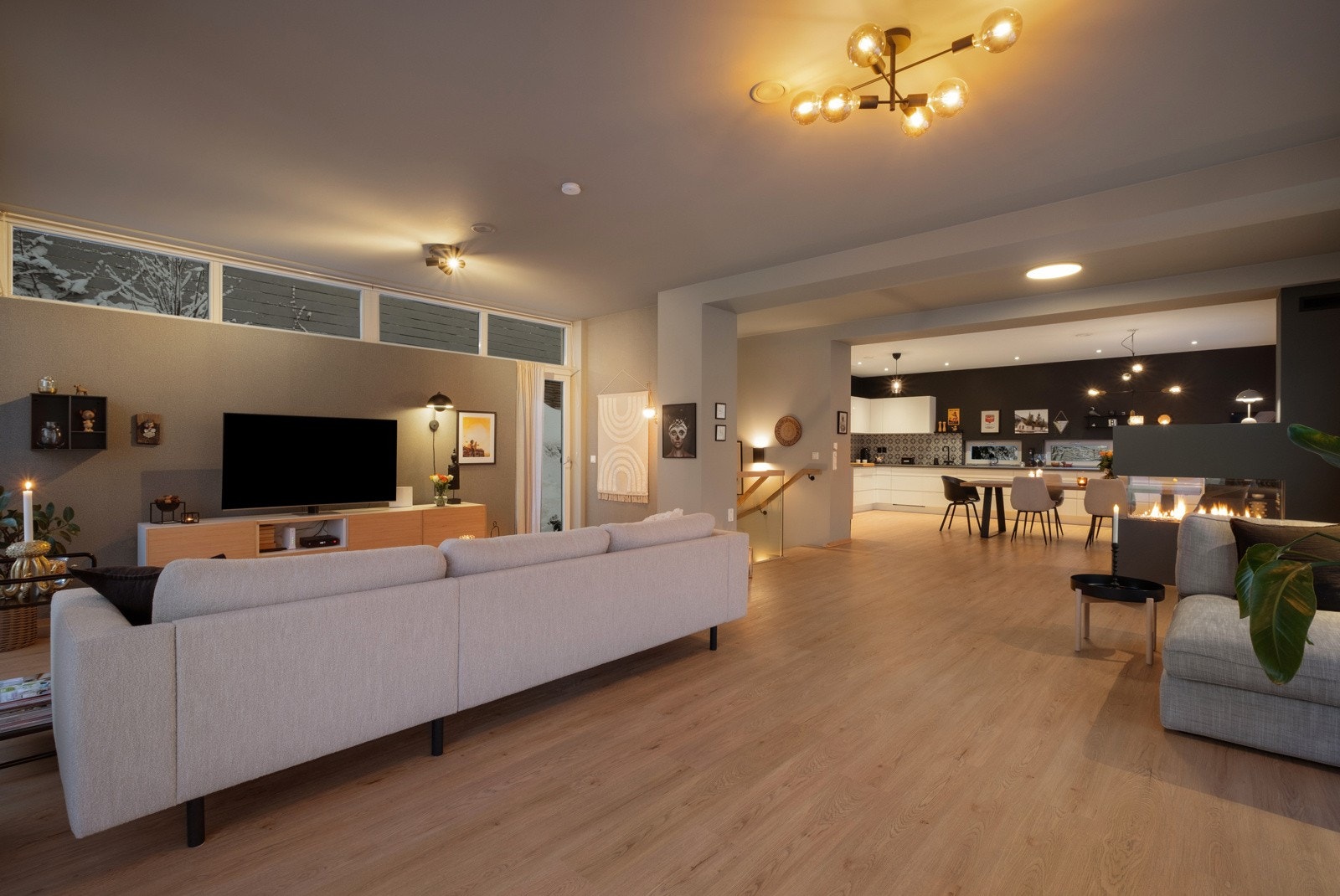 Størrelsen gir gode møbleringsmuligheter i ulike deler av rommet. Galleribilde