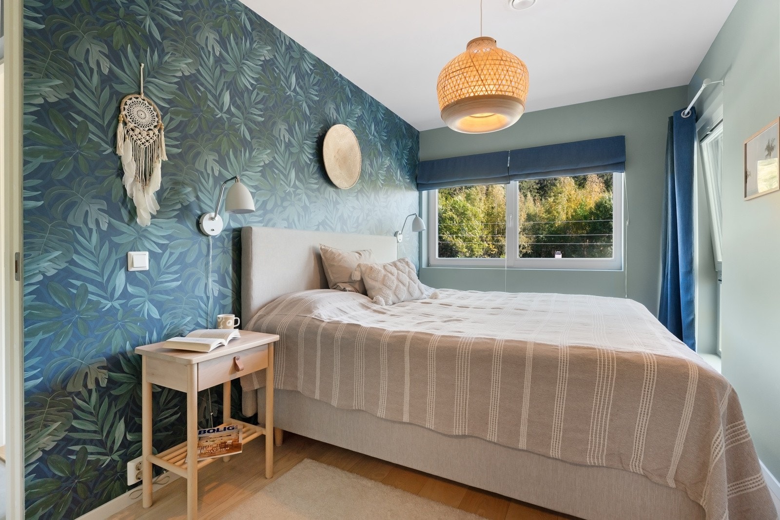 Hovedsoverom med egen Walk-in garderobe og godt med lagringplass i ørvige rom hvert sitt garderobeskap. Galleribilde