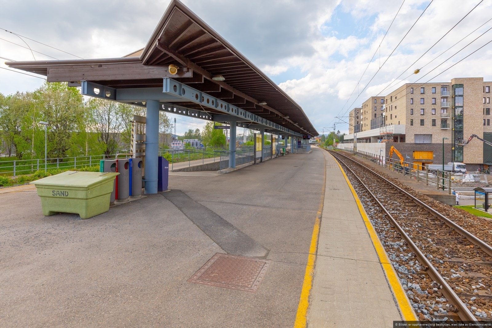 12 minutters gange fra boligen ligger Fjellhamar togstasjon, som tar deg til Oslo S på 22 minutter i rushtiden. Galleribilde