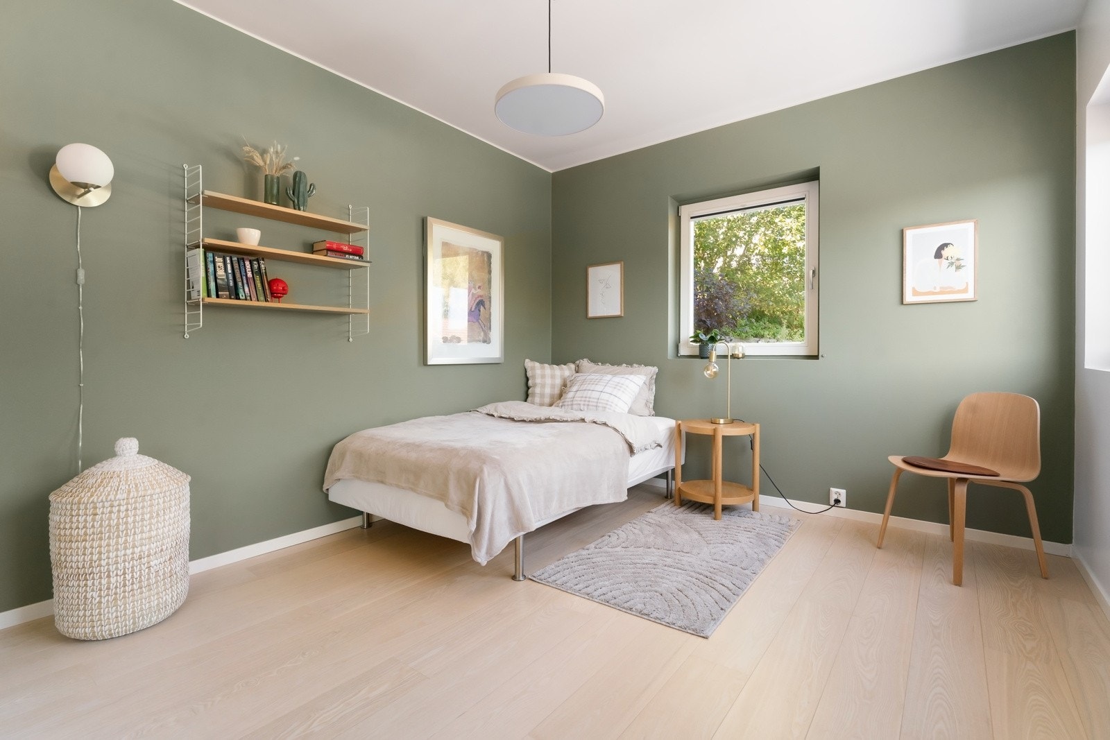 Boligen har fire soverom som alle er plassert i samme etasje, noe storfamilien vil sette pris på. Galleribilde