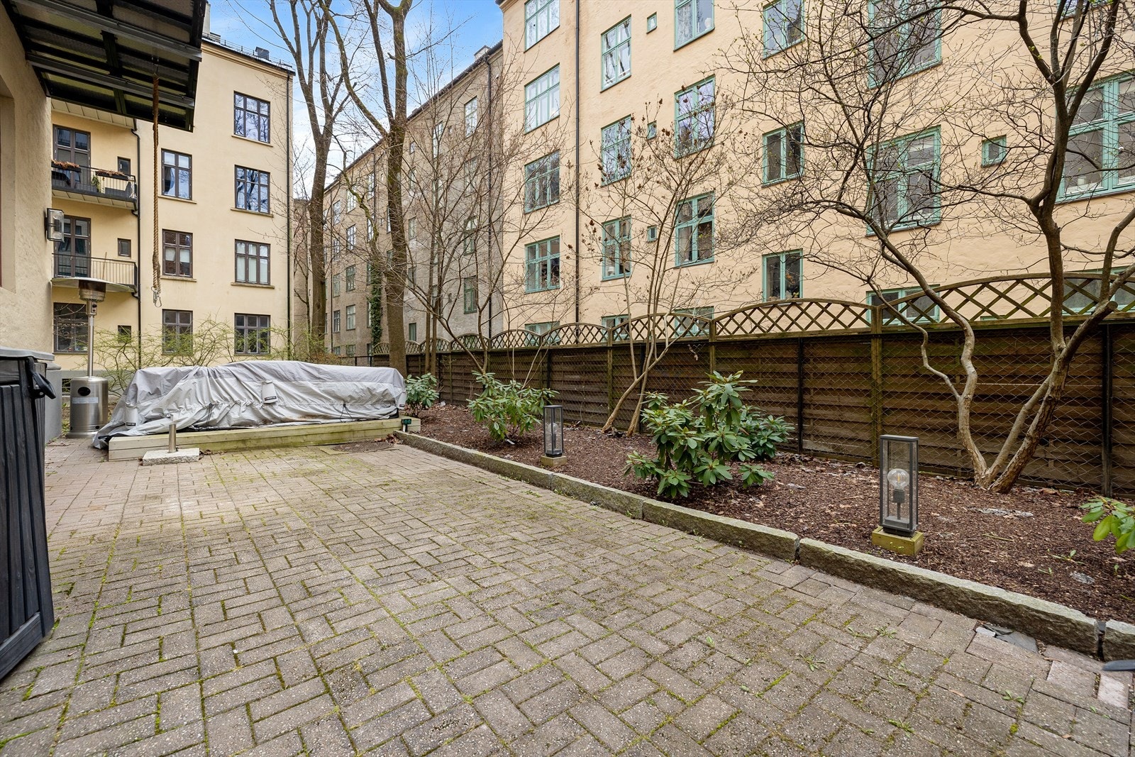 Bakgården Galleribilde