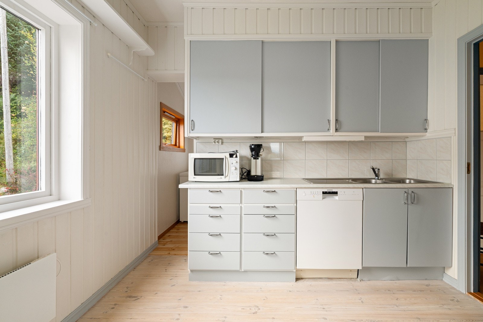 Det er vann via Strandvik og Vinnes vasslag, og private stikkledninger til offentlig avløpsnett Galleribilde