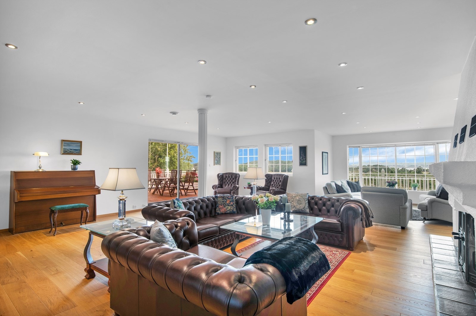 Stue - romslig med flere innredningsmuligheter Galleribilde