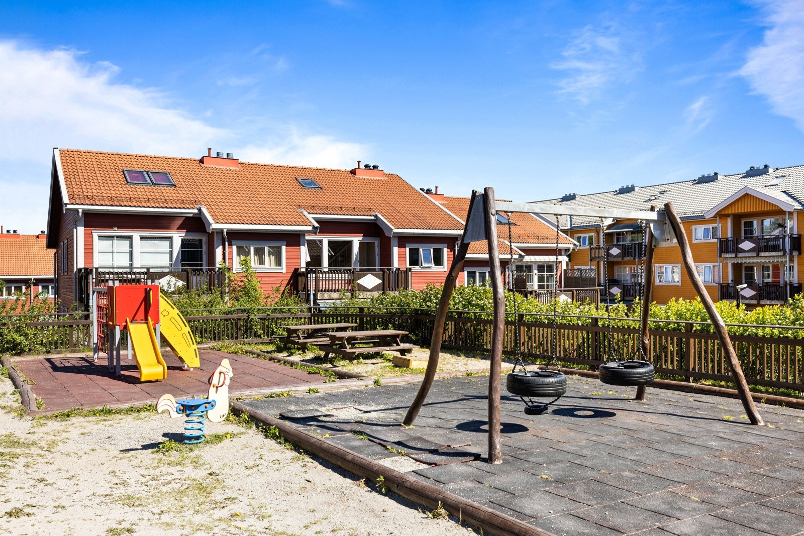 Sameiet har flere lekeplasser for de minste. Galleribilde