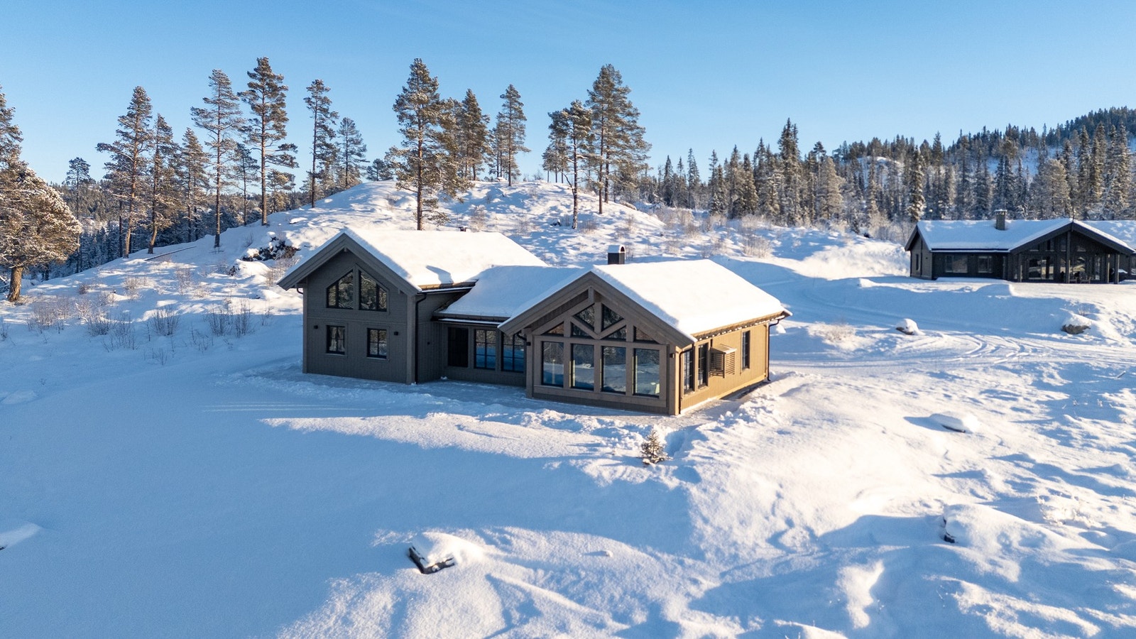 Hytta er nyoppført i 2025 og har en gjennomført og moderne planløsning med gode løsninger for både komfort og funksjonalitet Galleribilde