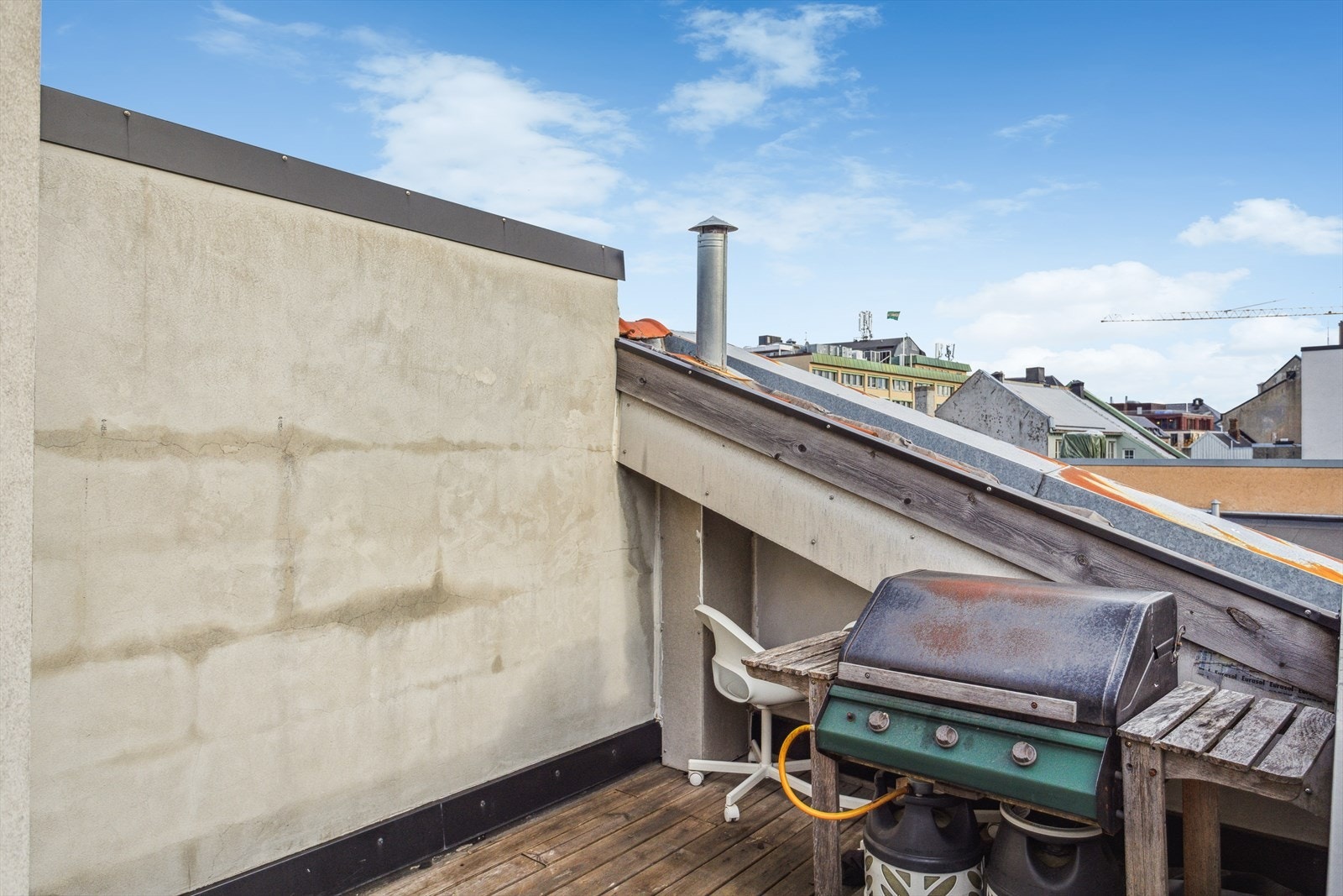 Det er ikke ofte du har muligheten til å kjøpe en enebolig i sentrum med egen takterrasse. Galleribilde