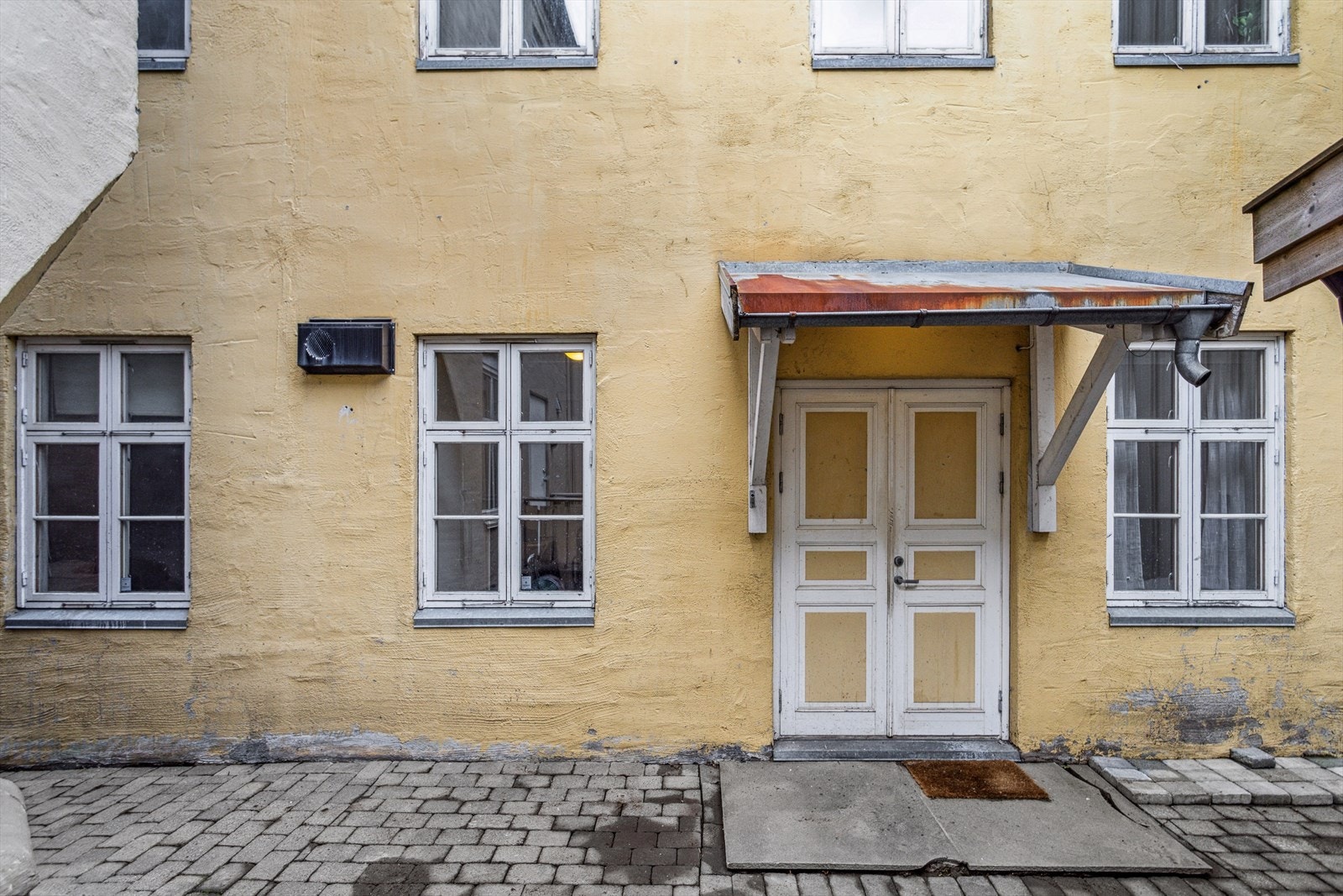 DnB Eiendom ønsker deg velkommen til en enebolig med supersentral beliggenhet midt i hjertet av Trondheim sentrum. Galleribilde