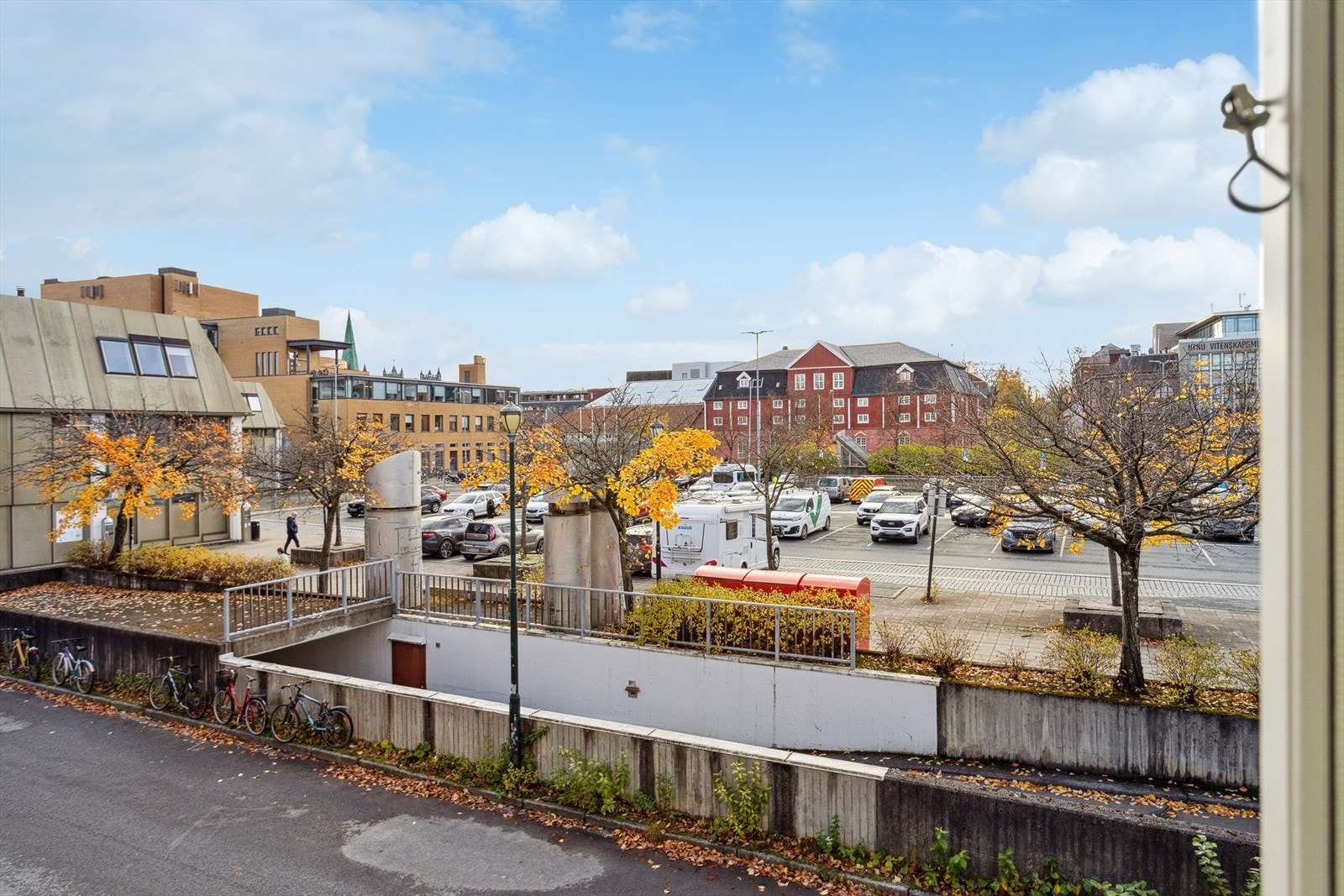 Offentlig parkeringsplass ligger like ved. Galleribilde