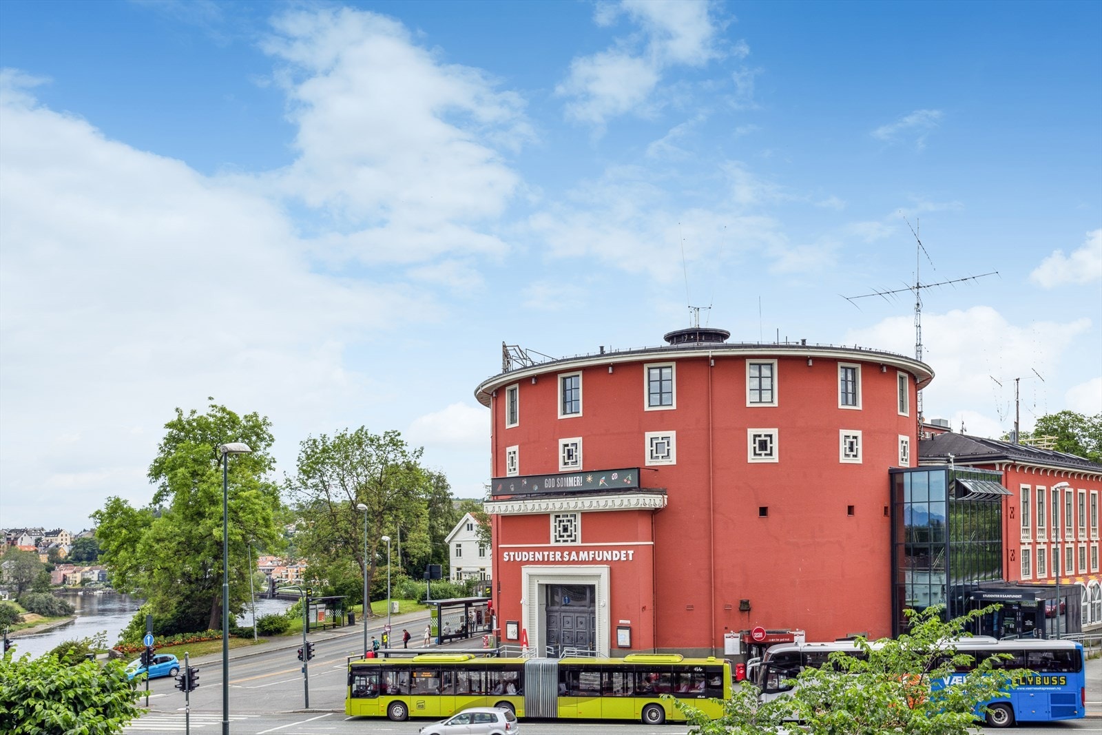 Studentersamfundet tilbyr kulturelle og sosiale aktiviteter i nærområdet. Galleribilde