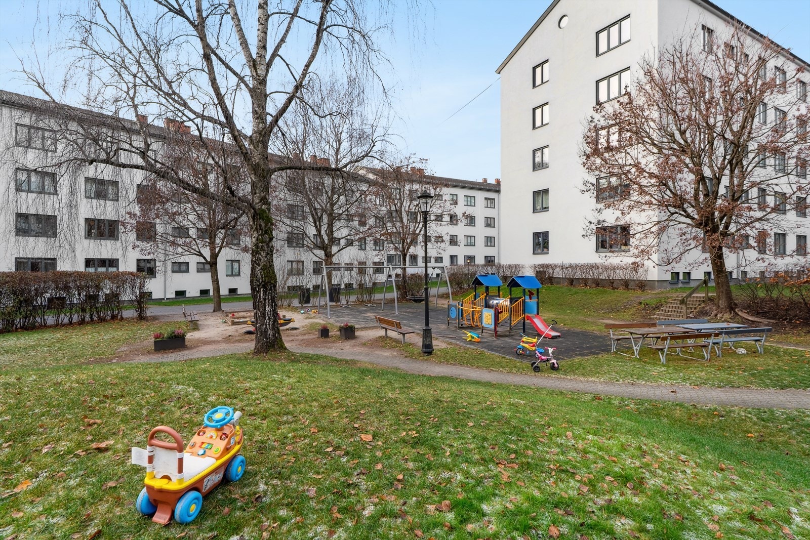 Bygget ble oppført i 1948-1950 av arkitekt Edgar Smith Berentsen. Galleribilde