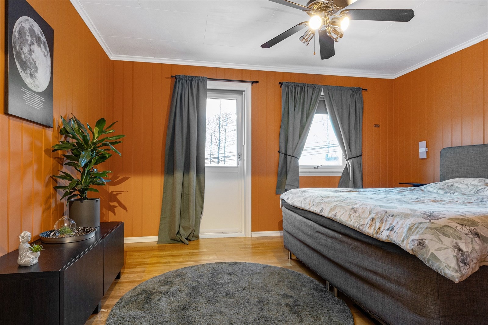 Hovedsoverom med utgang til veranda. Galleribilde