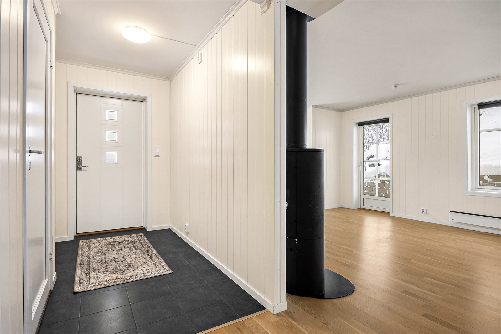 Ytterligere lagringsplass finnes i en innebod lenger inn i leiligheten. Galleribilde