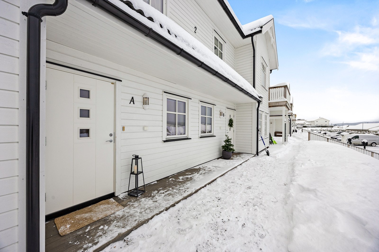 Inngangspartiet er trappefritt og delvis overbygd. Galleribilde