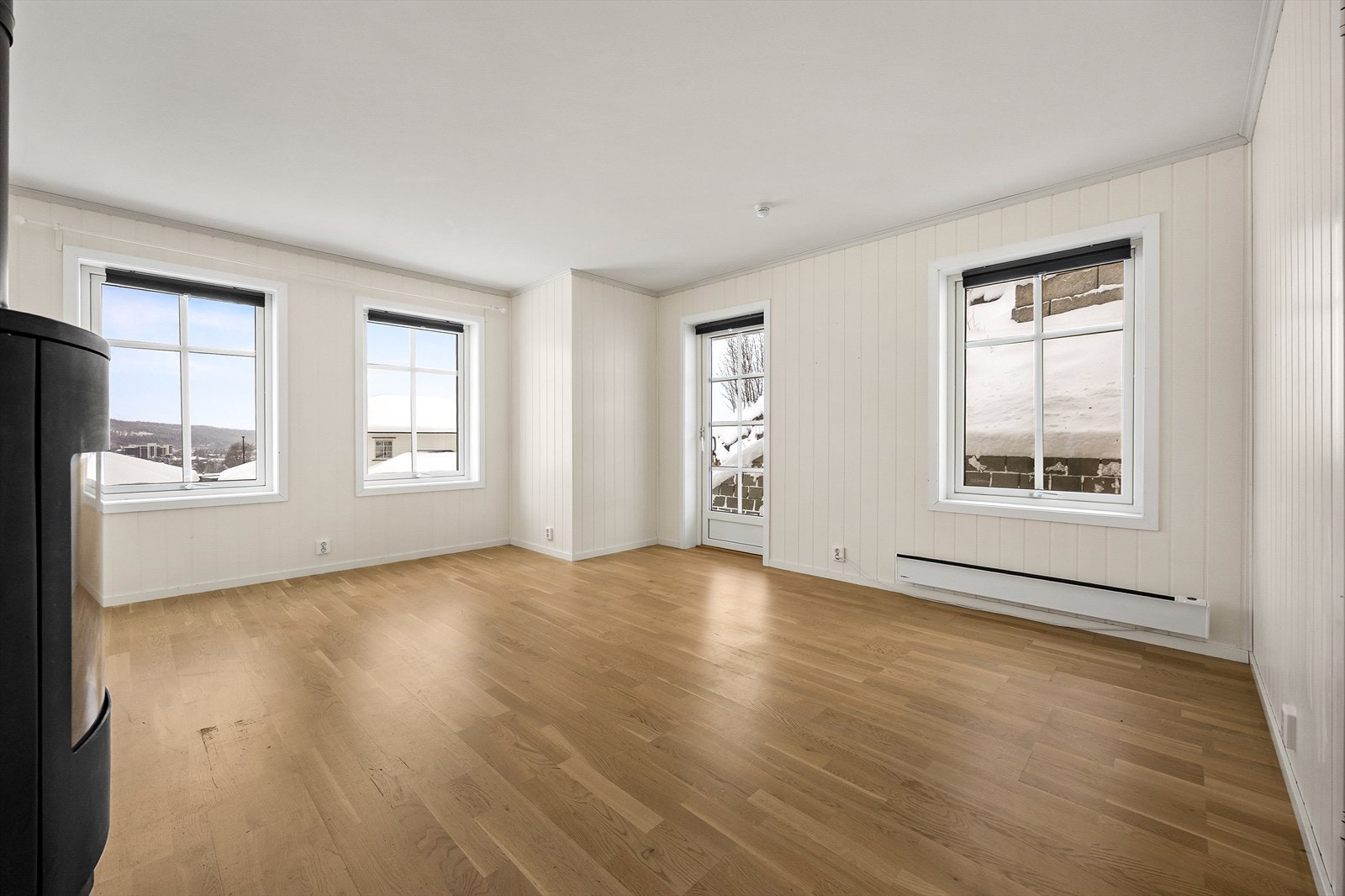 Fra stuen er det utgang til den store terrassen. Galleribilde