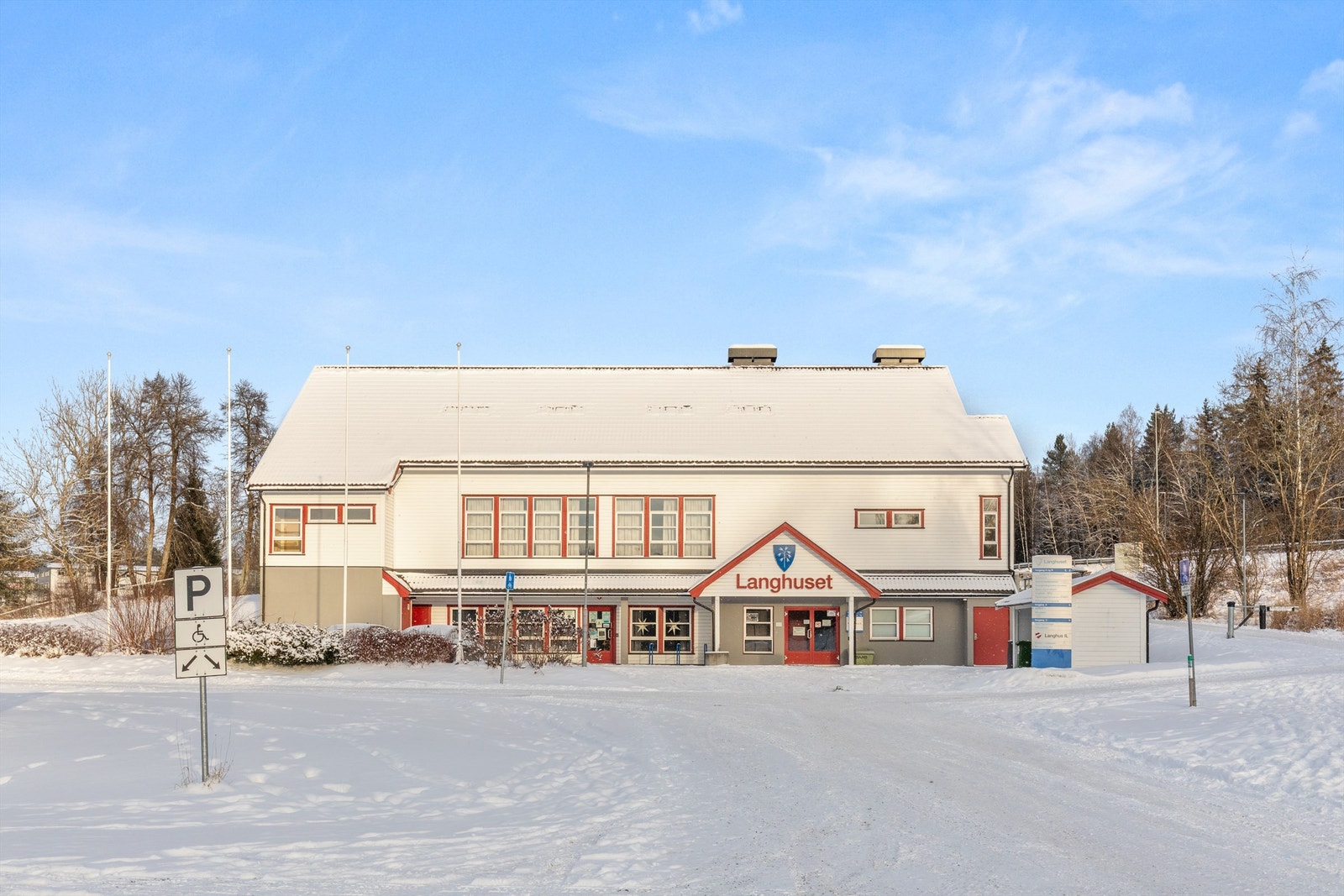 Kort vei til idrettsanlegg på Langhus. Galleribilde