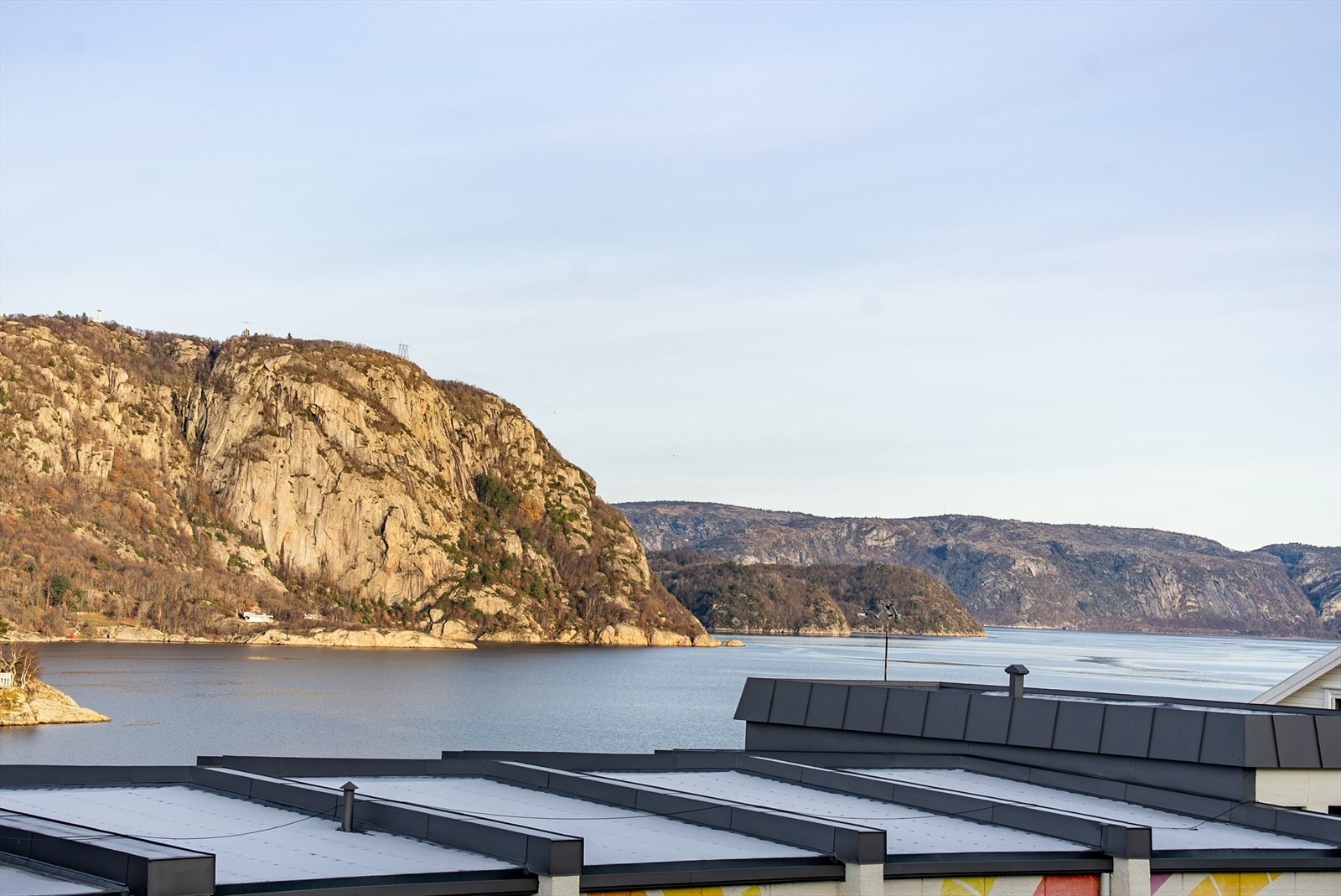 Utsikt mot Lyngdalsfjorden. Galleribilde