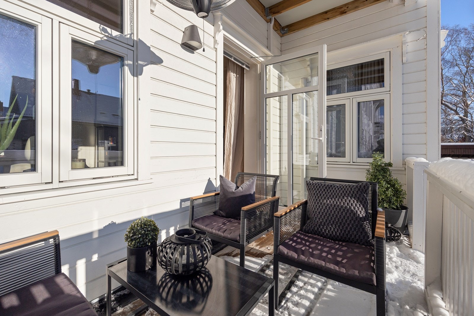 Her får du også direkte adkomst til bakkeplan. Løsningen kan benyttes som en ekstra inngang til leiligheten. Galleribilde