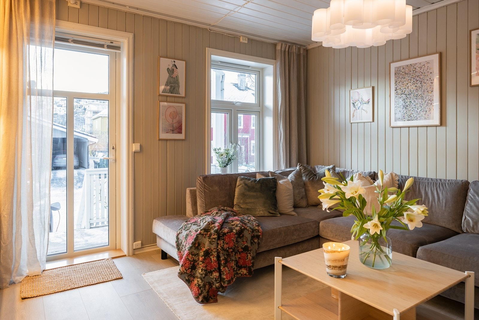 Stuen er på 17,5 m² og har direkte utgang til veranda. Galleribilde