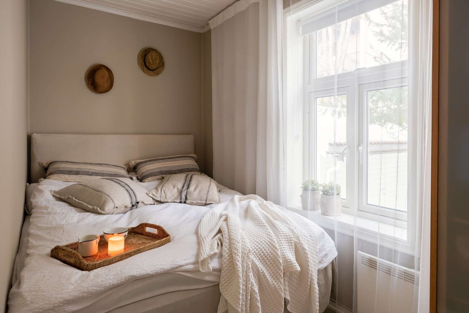 Leilighetens andre soverom egner seg godt som gjesterom, kontor eller til utleie. Galleribilde