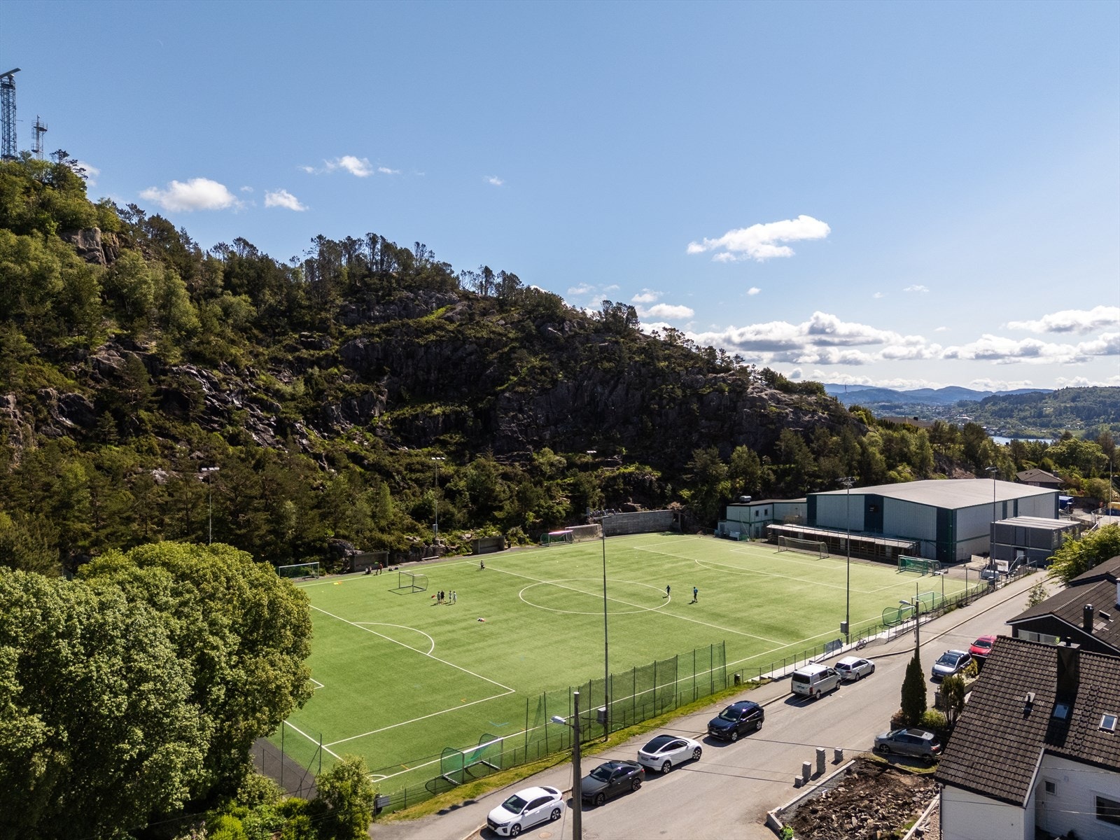 Ca. 15 min. kjøring til Bergen sentrum og store arbeidsplasser på Sandsli, Kokstad og Flesland Galleribilde