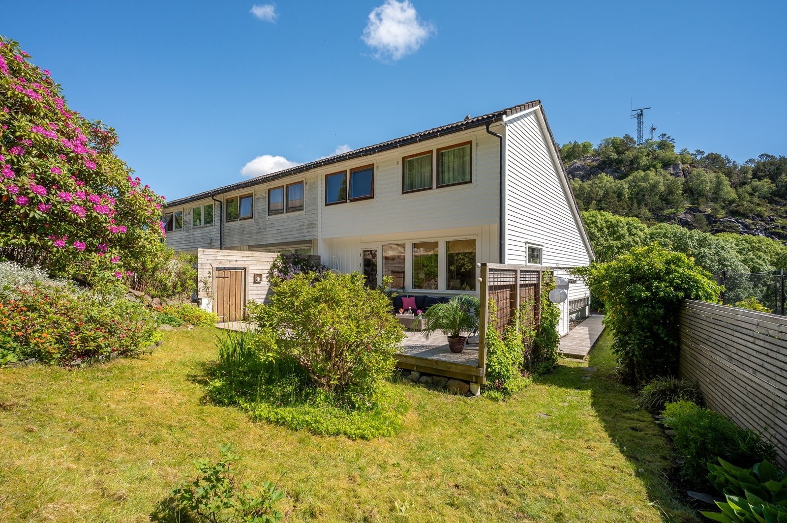 Flott enderekkehus med 35 kvm. solrik terrasse, hage og garasje Galleribilde