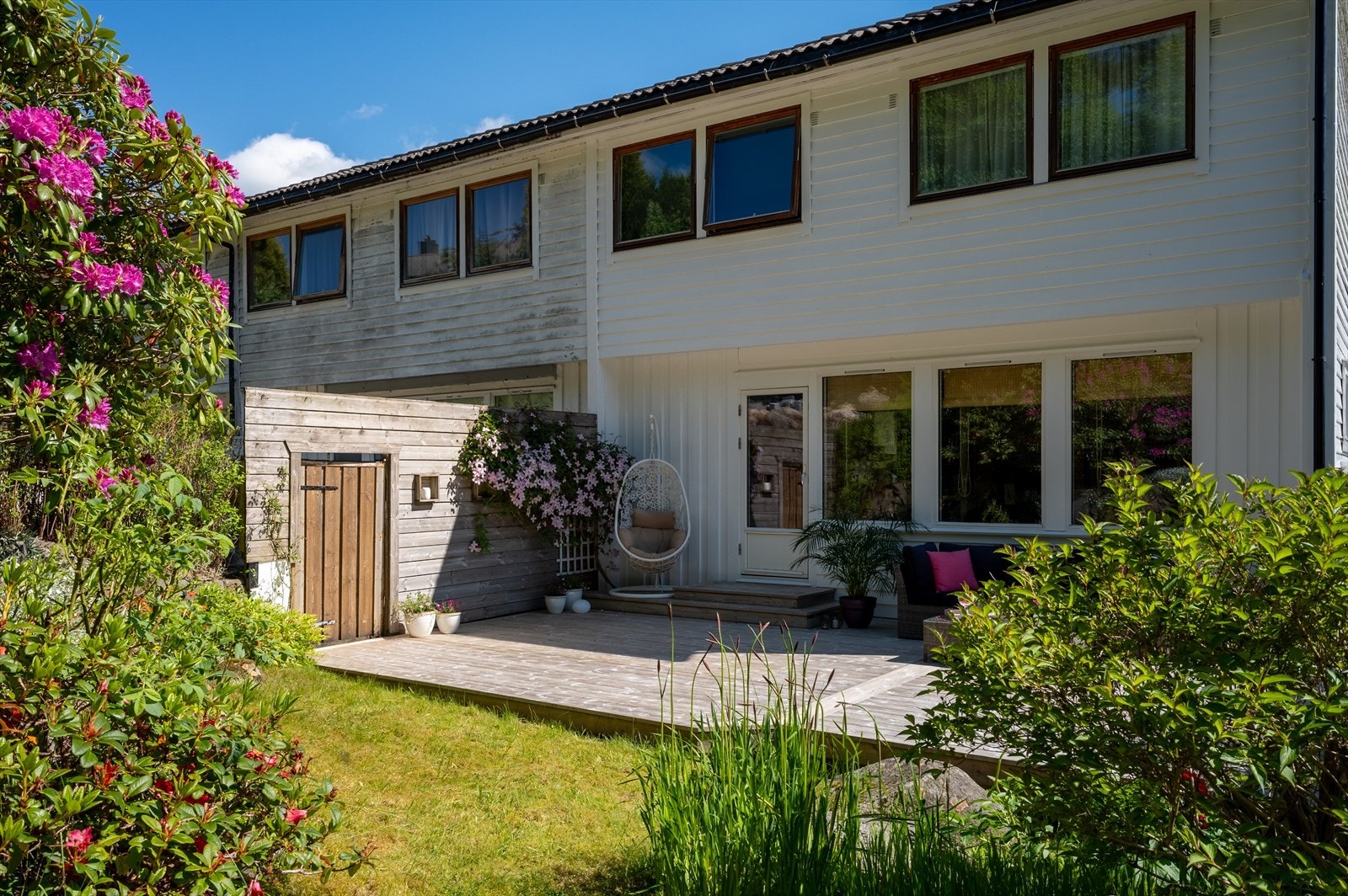 Boligen har en sentral og barnevennlig beliggenhet i Mathopen med gangavstand til skole, fotballbane, idrettshall, butikk, buss og treningssenter Galleribilde