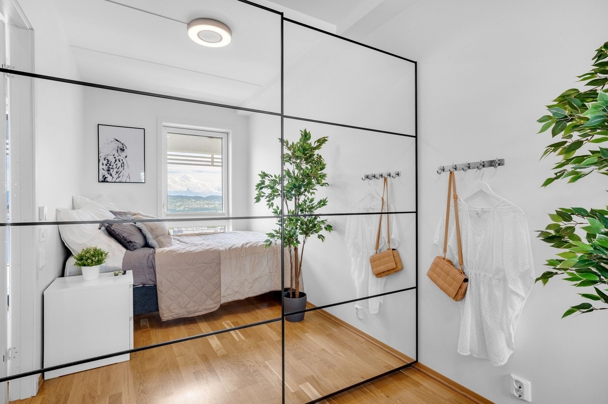 Flott garderobe Galleribilde