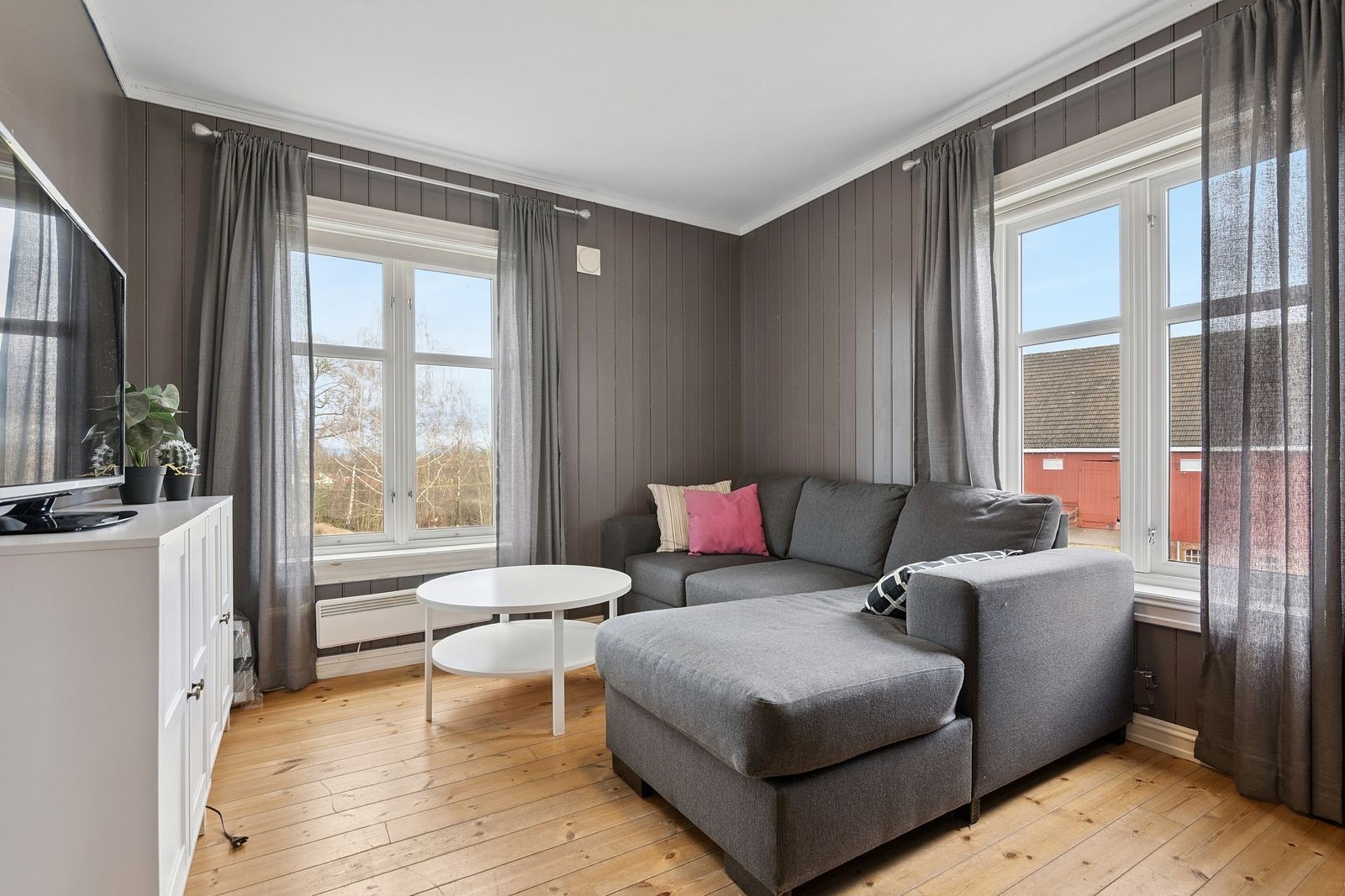 Finnes opp mot 8 soveorm i huset som også kan brukes som ekstra stuer. Galleribilde