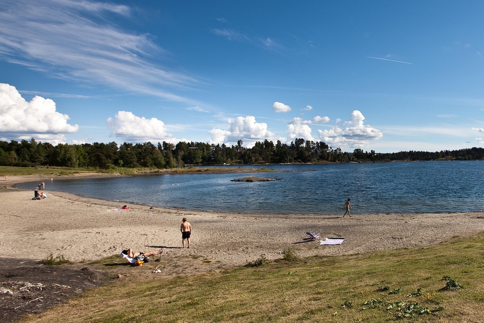 Kort sykkeltur unna ligger Storøya med fine turområder, strender og natur Galleribilde
