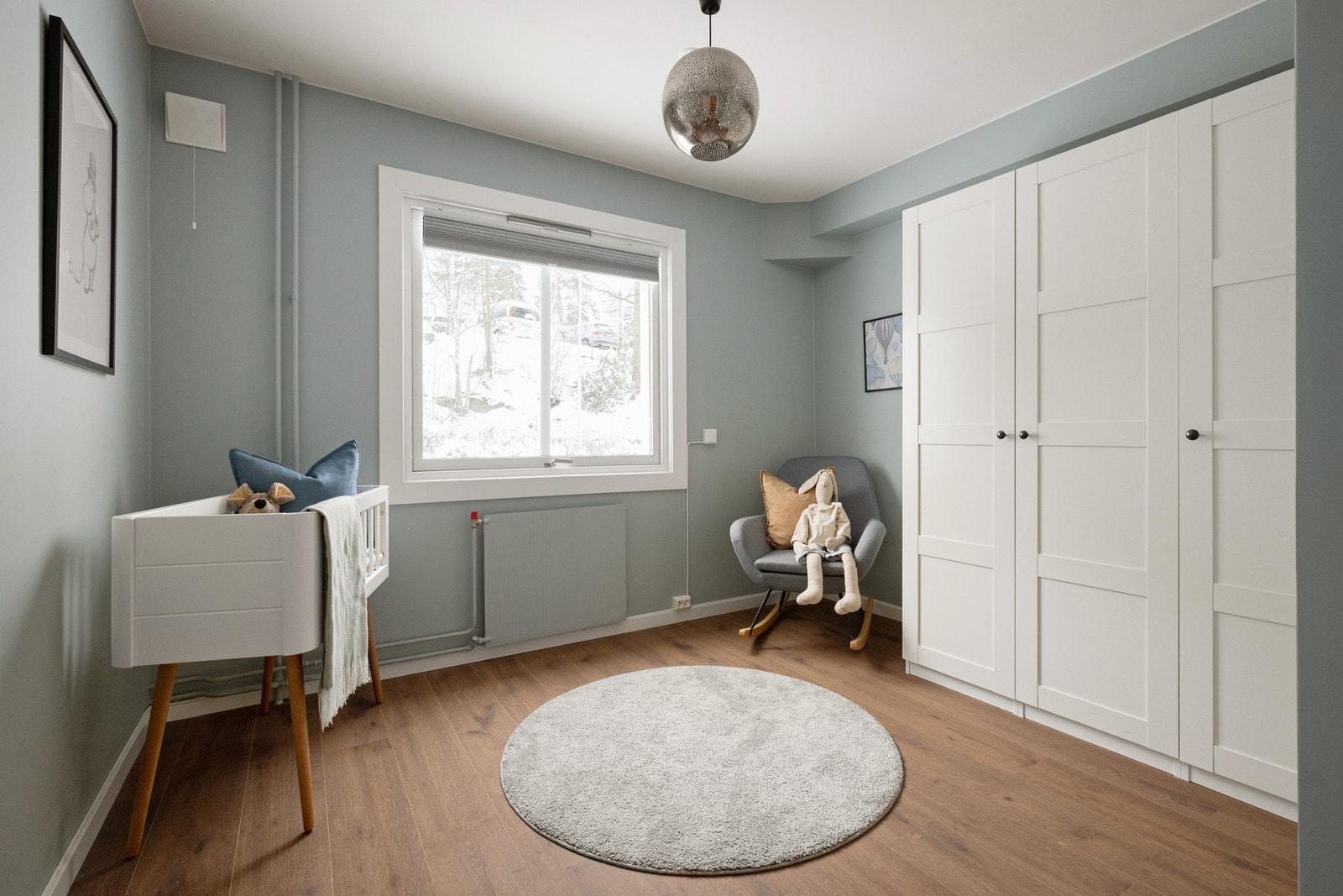 Soverom 2 med garderobeskap Galleribilde