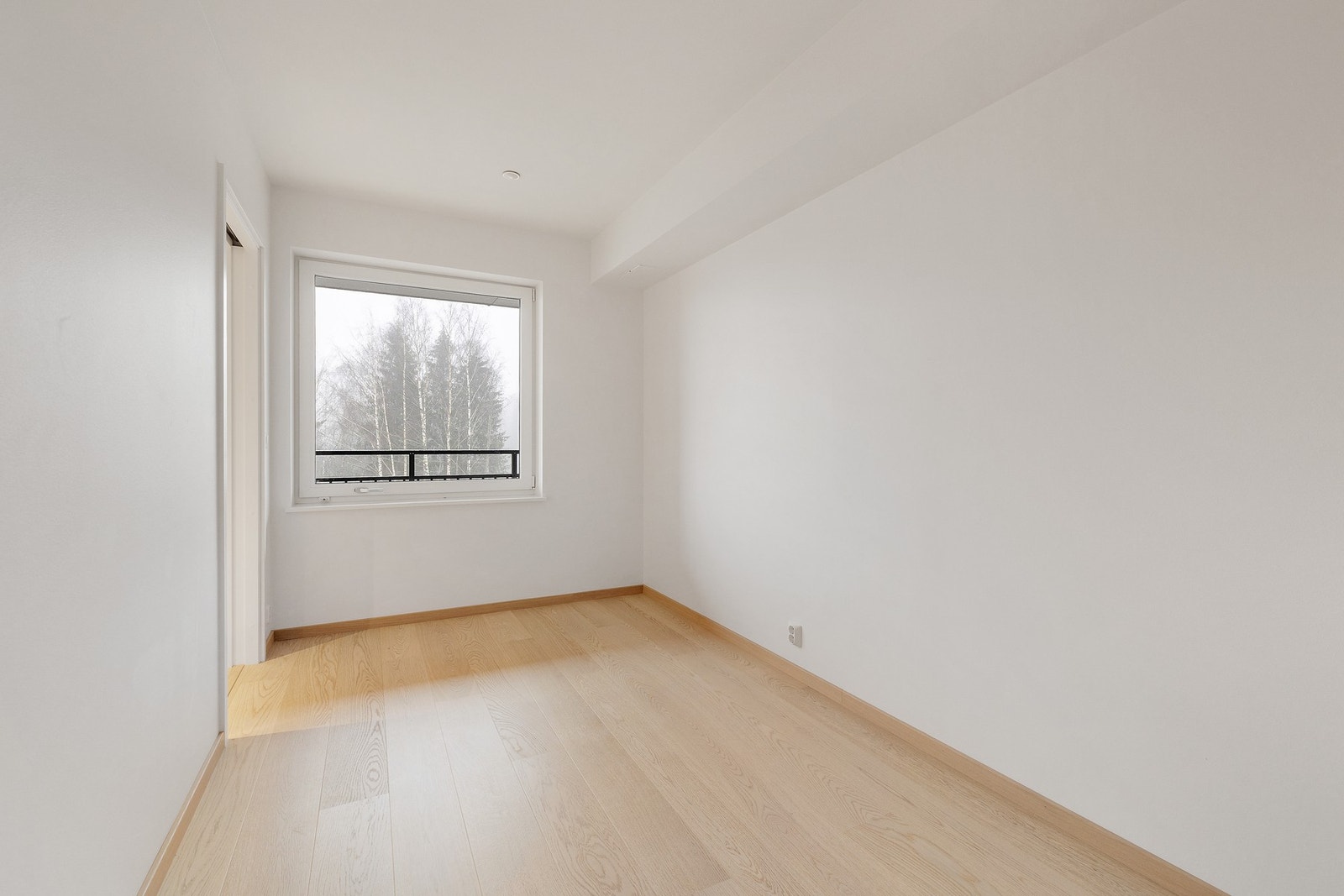 Lyst og pent soverom av god størrelse. Galleribilde