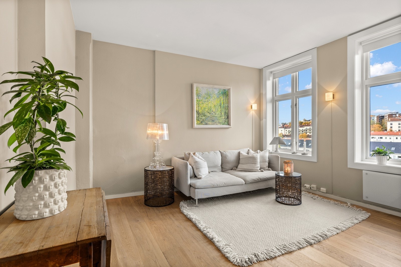 Stuekrok med vinduer som gir mye lys Galleribilde