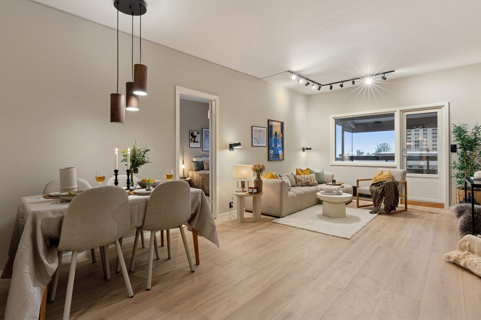 Nydelig oppusset i nordisk stil. Her kan skuldrene senke seg og roen nytes. Galleribilde