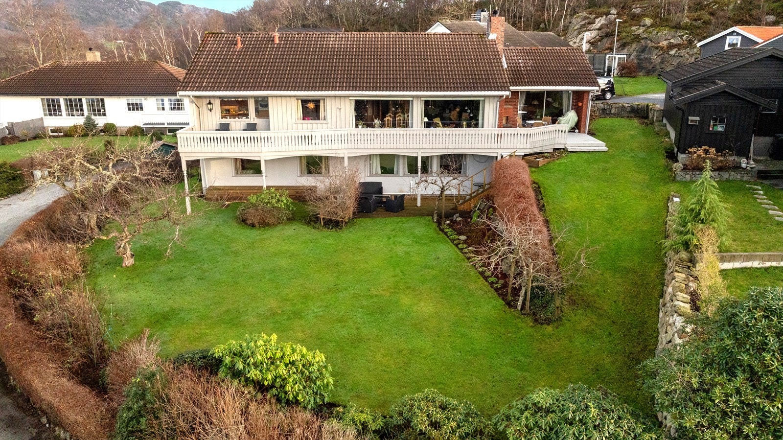 DNB Eiendom og Meriton Gashi har gleden av å presentere denne eneboligen over to plan i Utsikten 11! Galleribilde