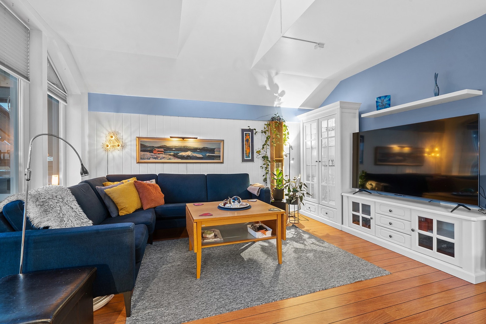 Stuen har god plass til møbelering Galleribilde